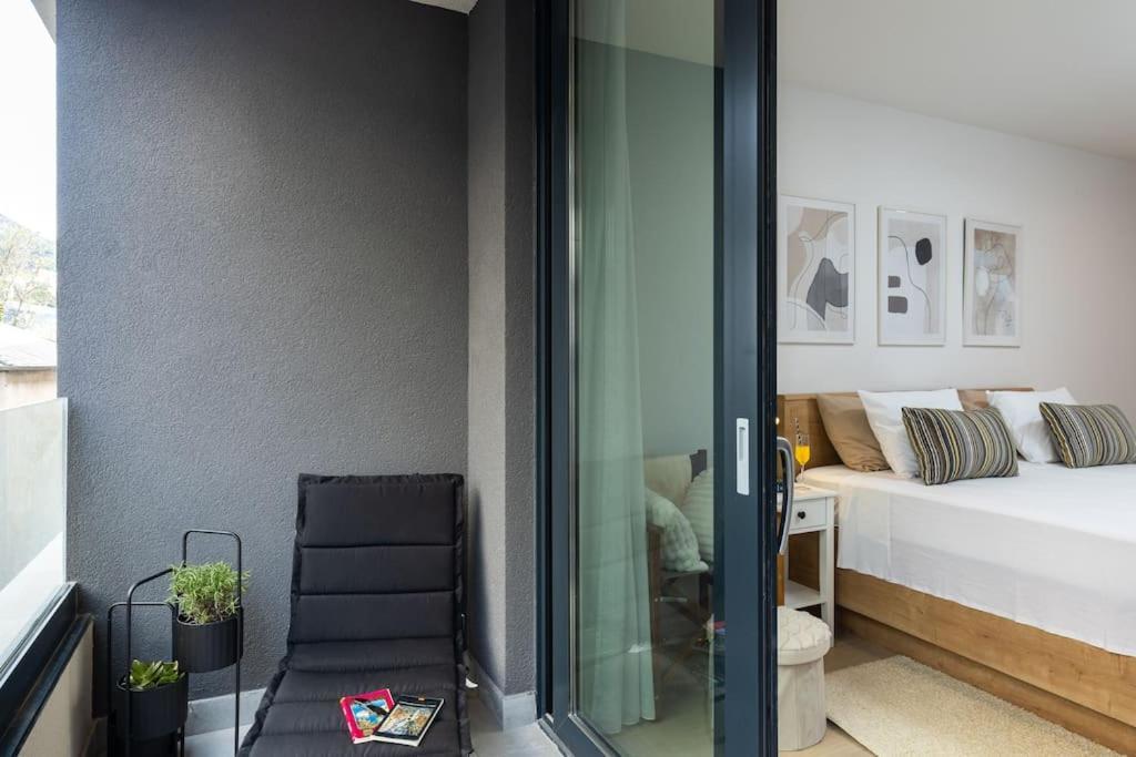 Pier Free Parking And Balcony Apartment *